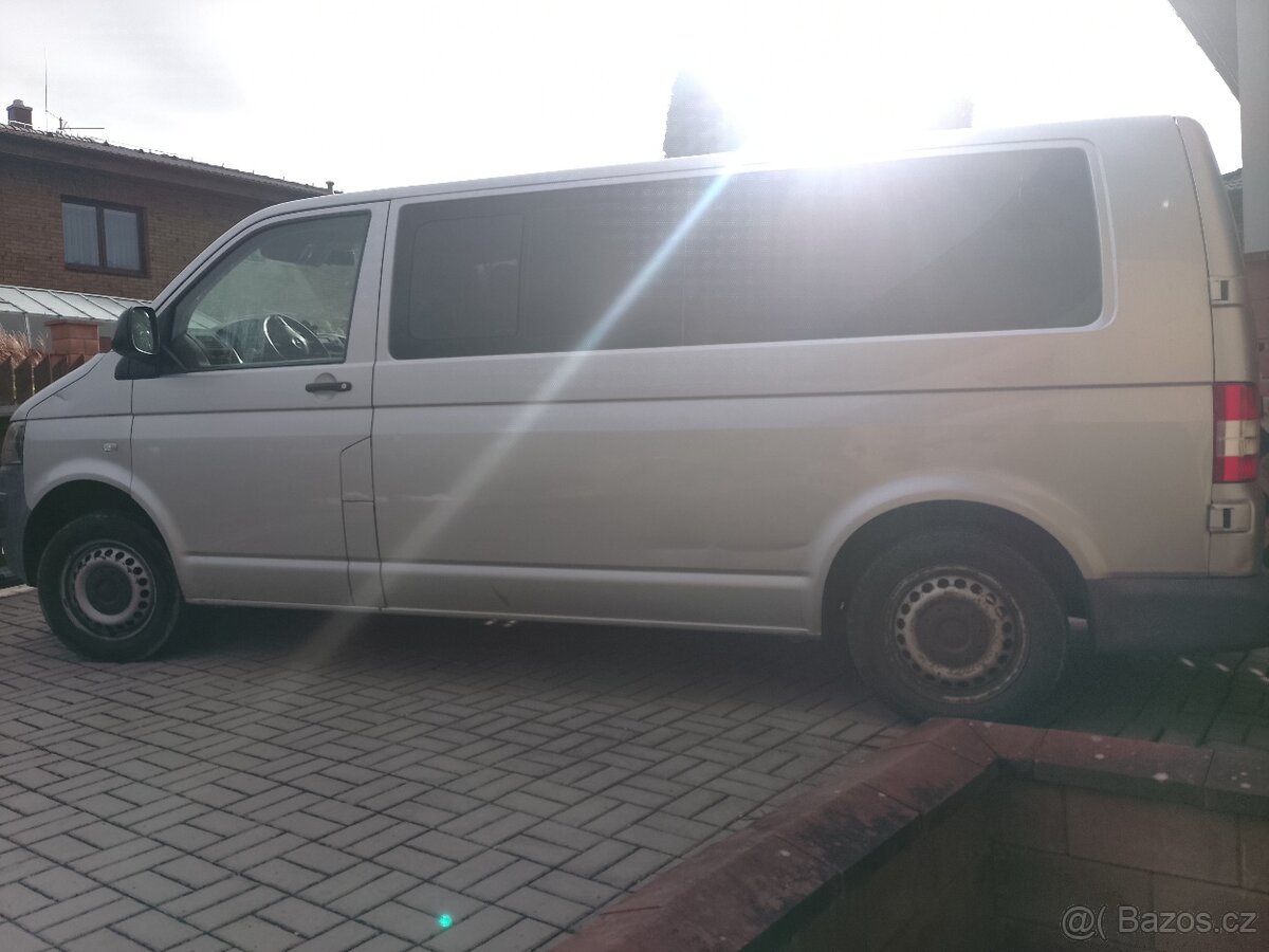 VW Transporter T5 long 9 míst - 2