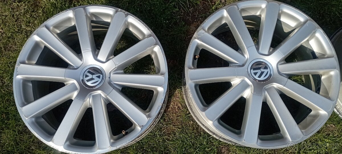VW Touran R 18 - 2