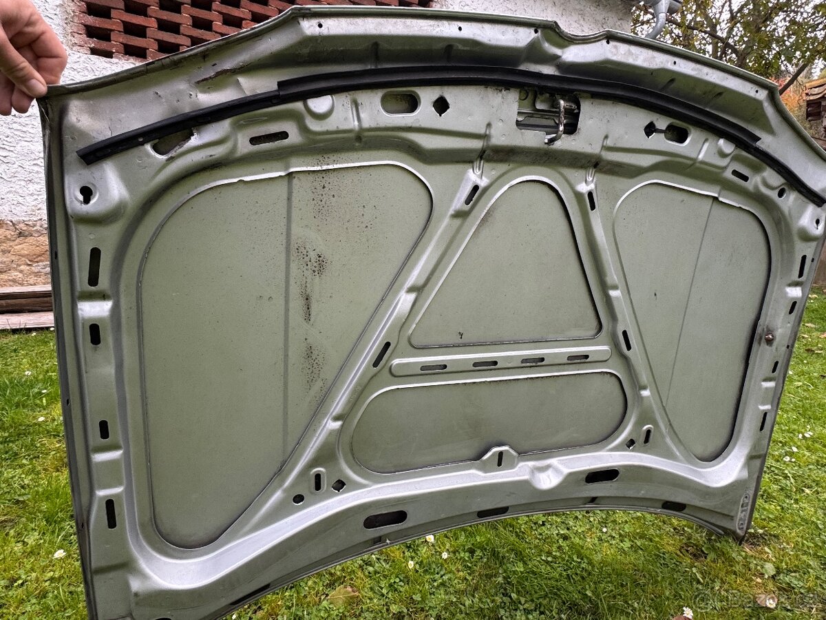 Kapota na Golf 4 - 2