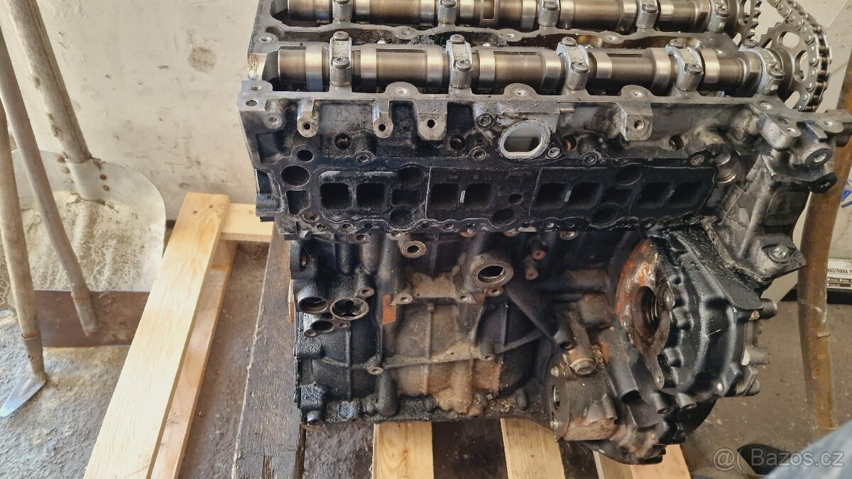 Motor na díly MB E 250 w212 150 kw. - 2