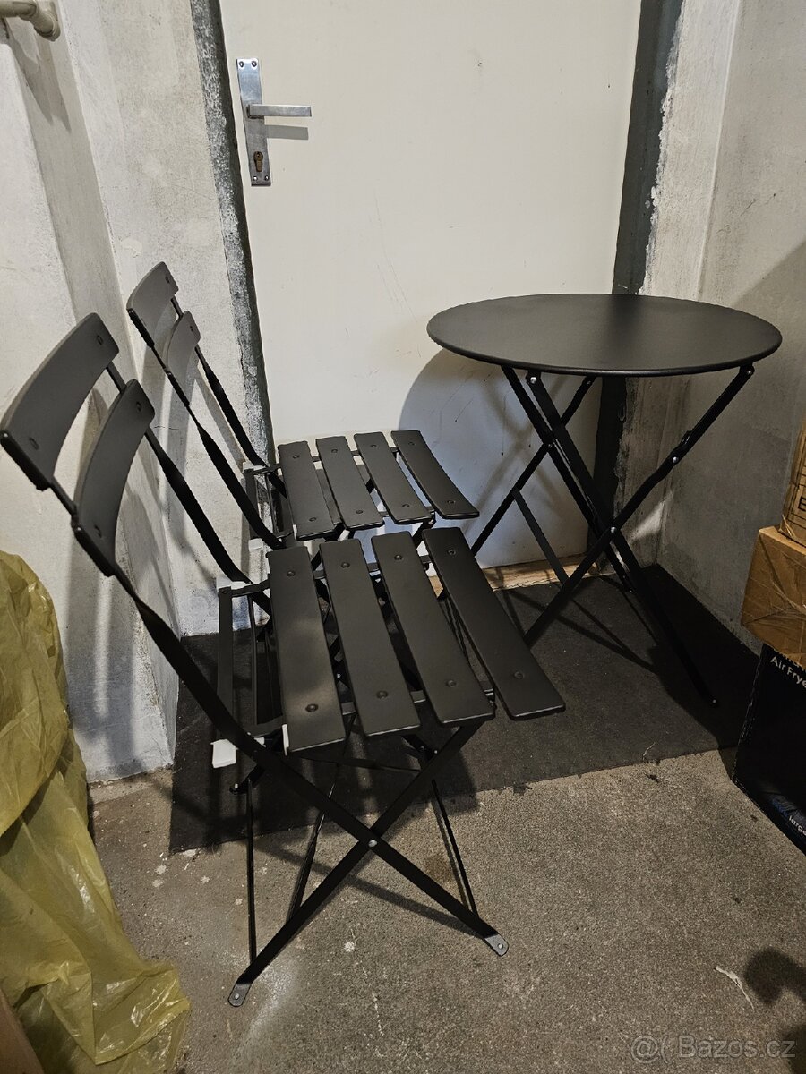 Set dvou židlí a stolku - 2