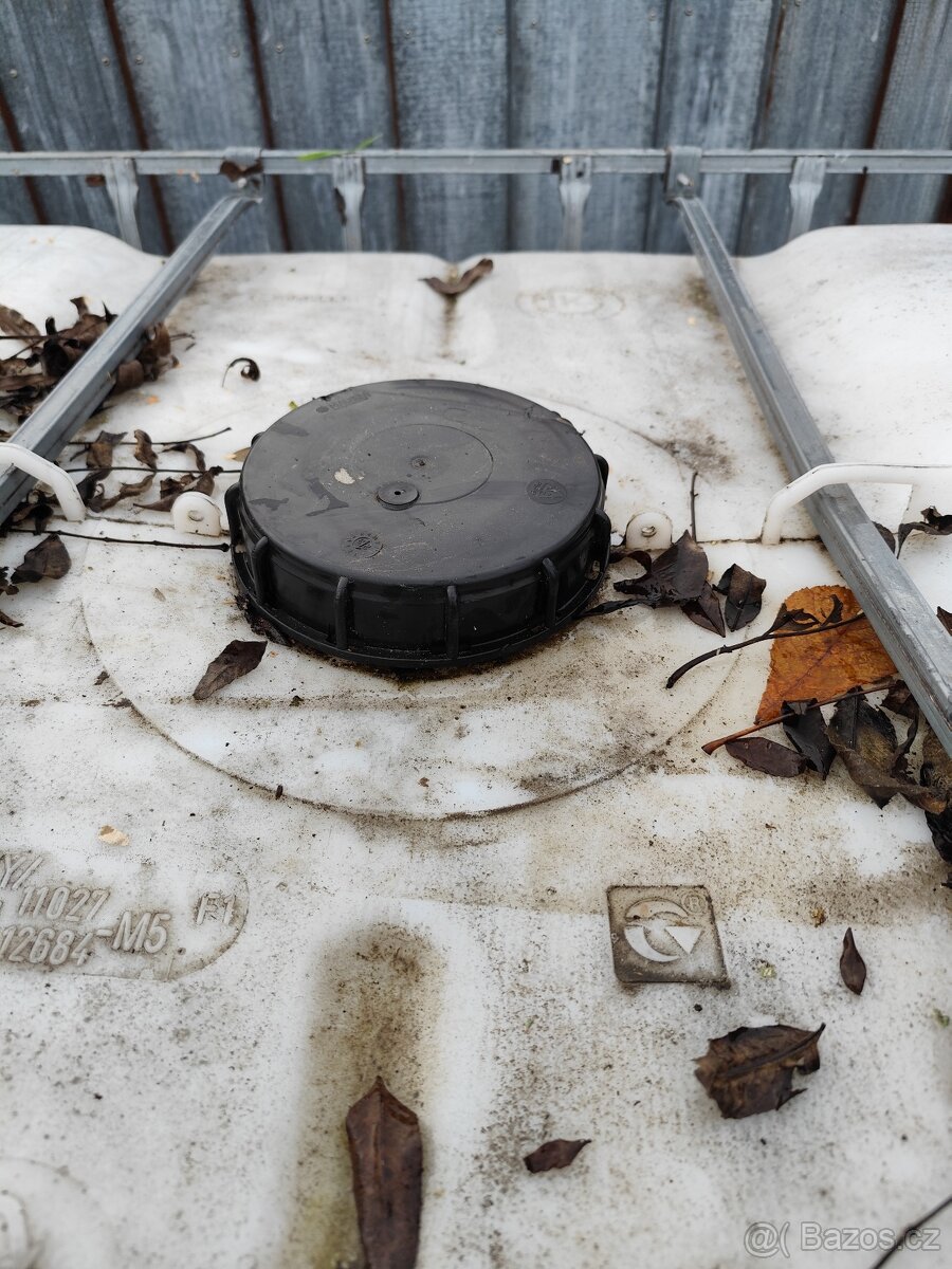 Použitá IBC nádrž 1000l - 2