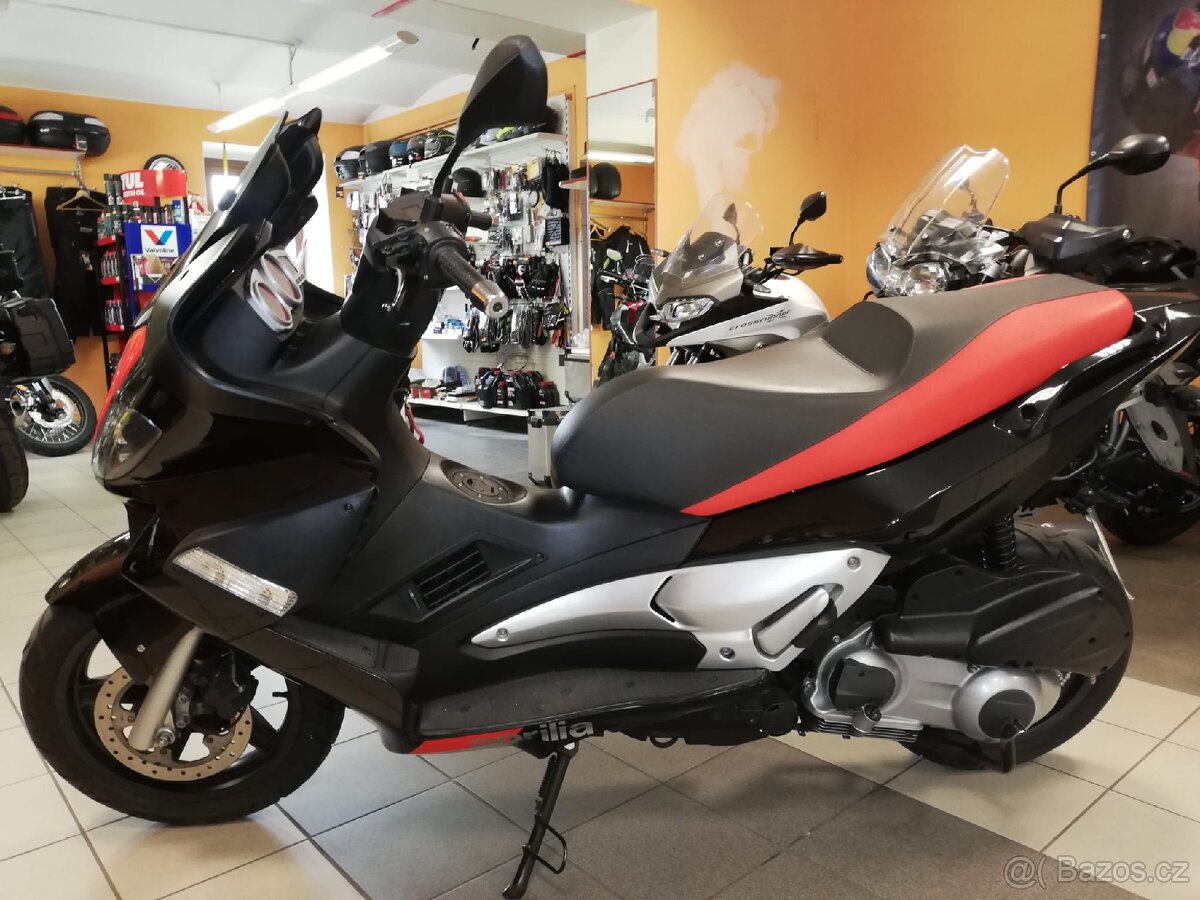 Aprilia SR max 300 - 2