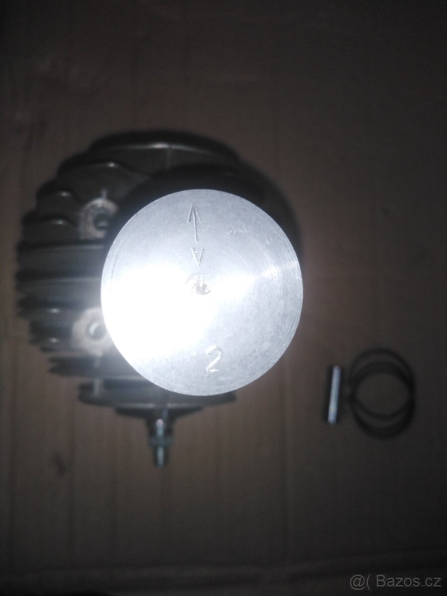 Prodám válec hlavu 550 555. - 2