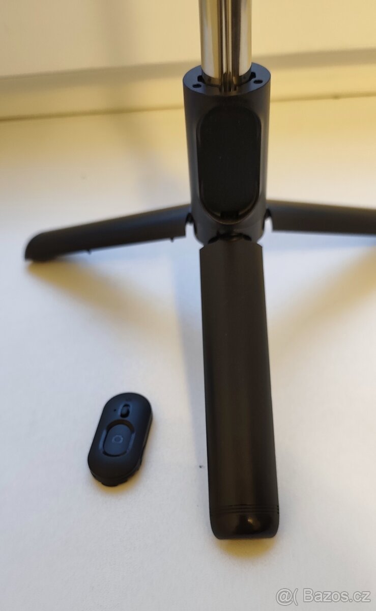 selfie tyč se stavivem a dálkovým ovládáním - 2