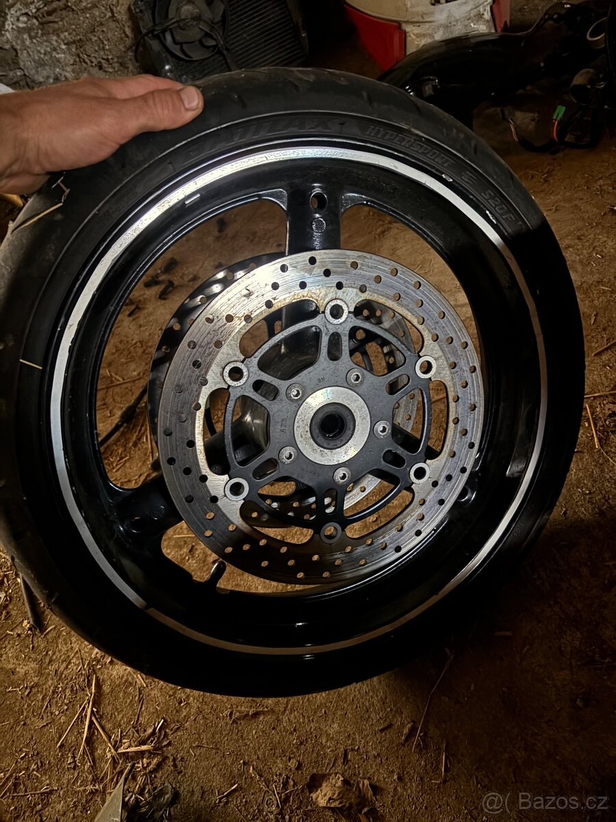 Predni a zadni kolo na Suzuki SV 650 a SV 650S 03-09 - 2