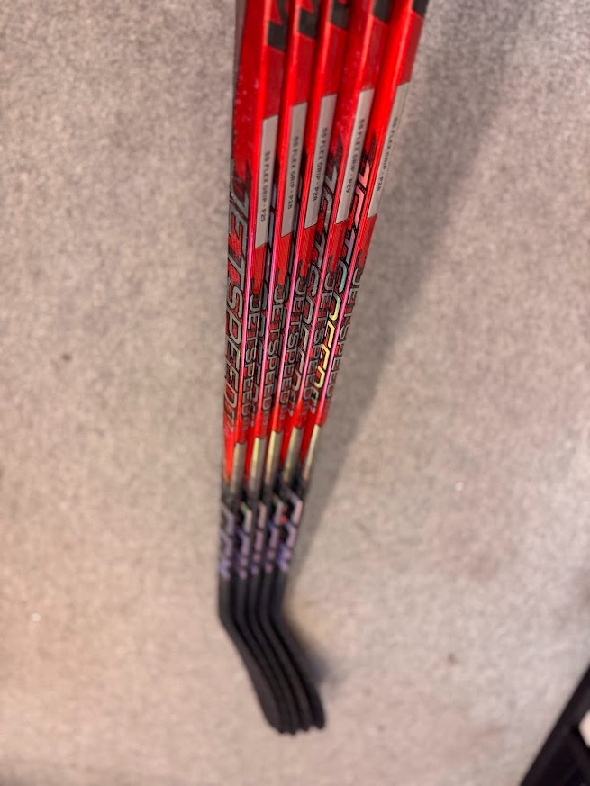 HOKEJKA CCM FT7 JETSPEED, FLEX 55/ZÁHYB 28/29 - 2