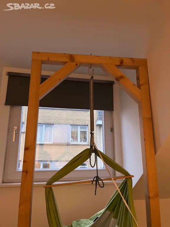 Dřevěný stojan na hacku/hojdavak - 2
