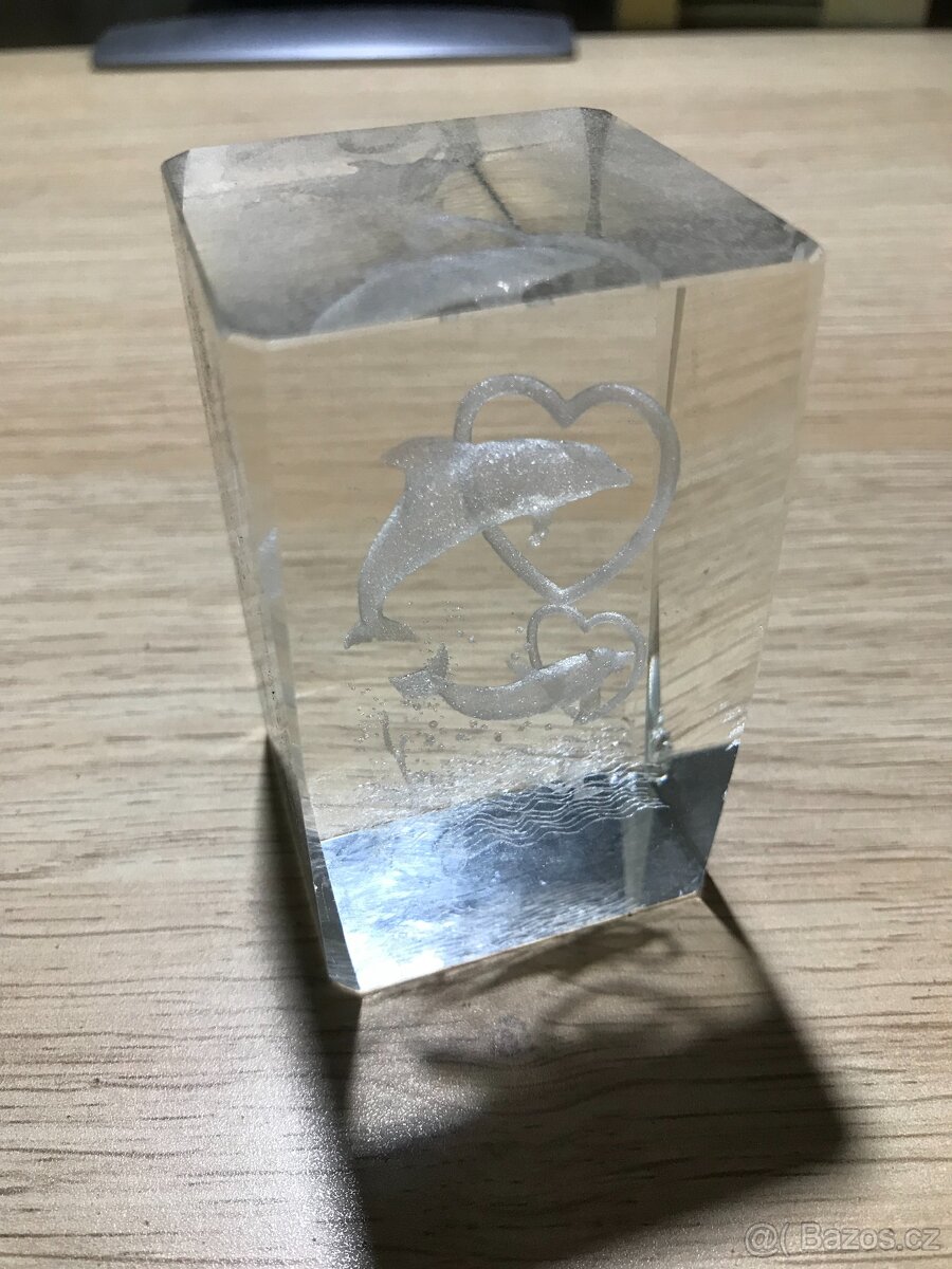 Skleněné Těžítko s delfíny - 2