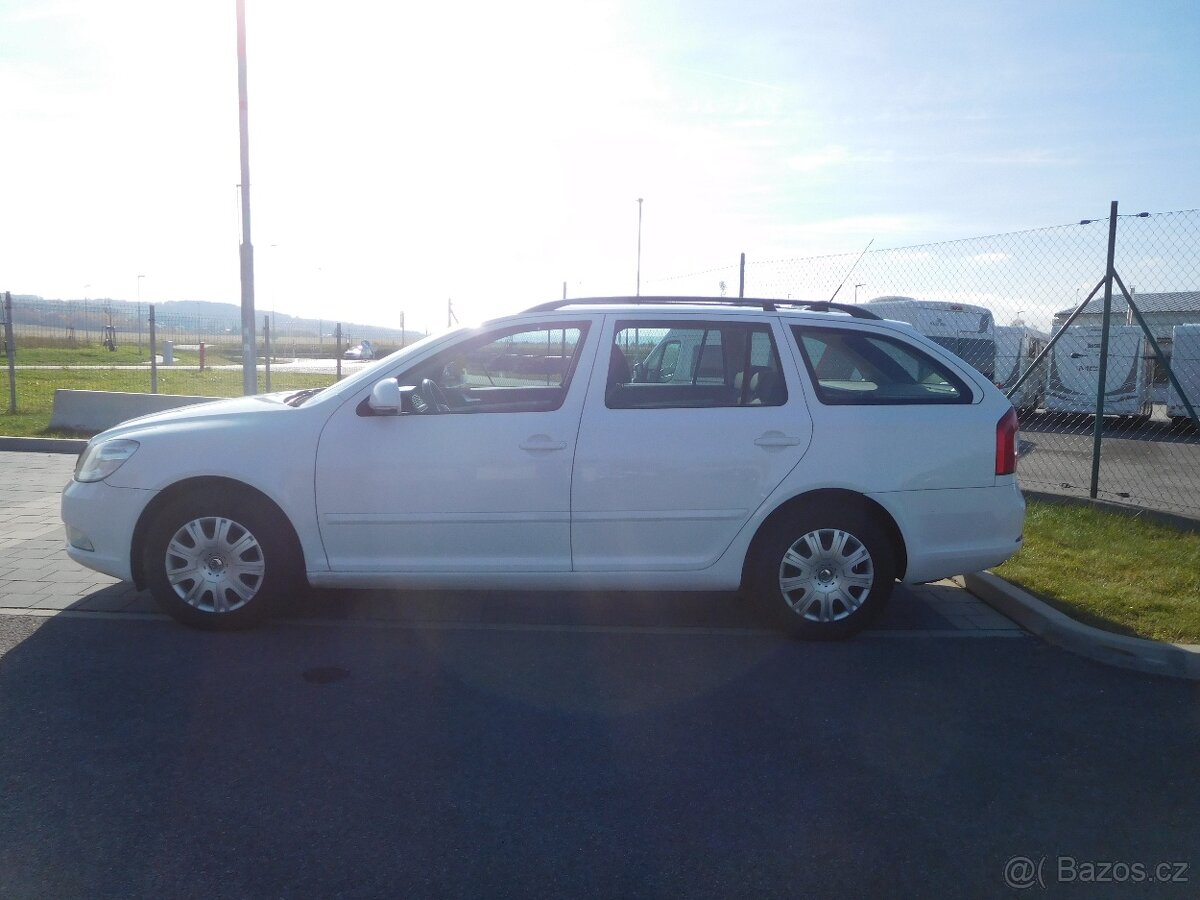 Škoda Octavia Combi 2.0 TDi Elegance, 103 kW, Klima - 2