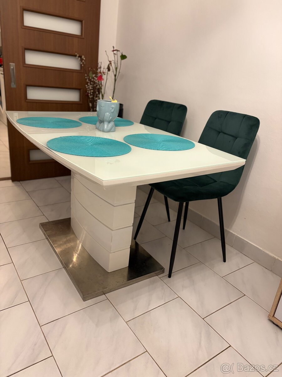 Jídelní stůl - 2