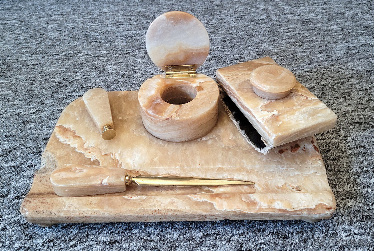 Starožitný mramorový kalamář - 2