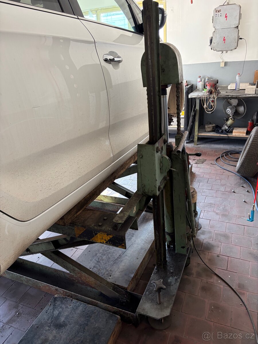 Nůžkový hever/zvedák - 2