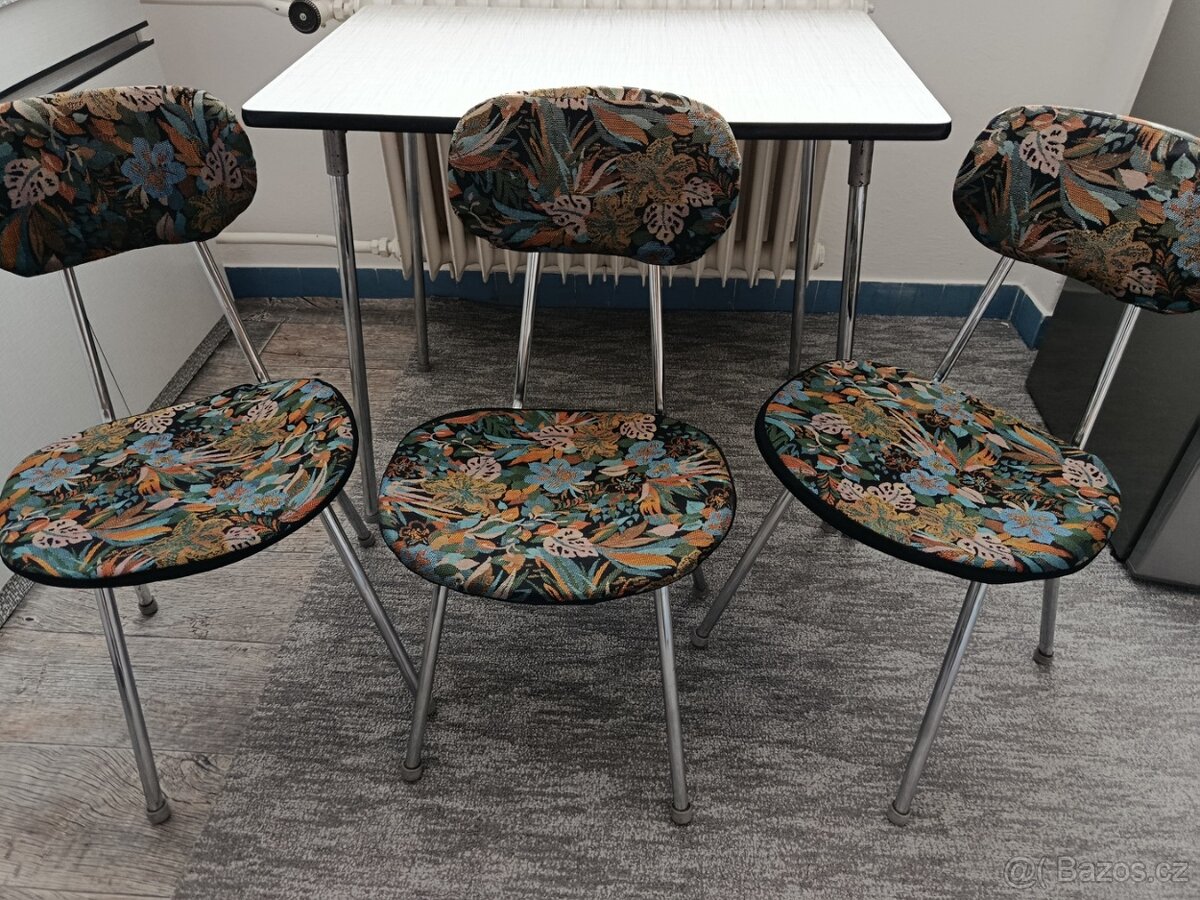 Jídelní stůl + 3 židle - 2