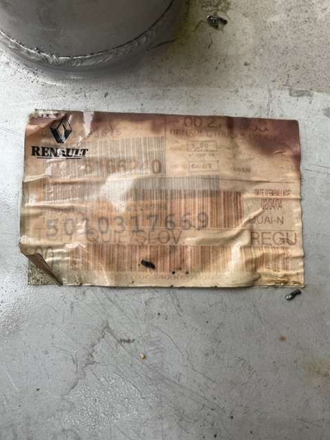 Tlumič výfuku na Renault nebo Volvo - 2