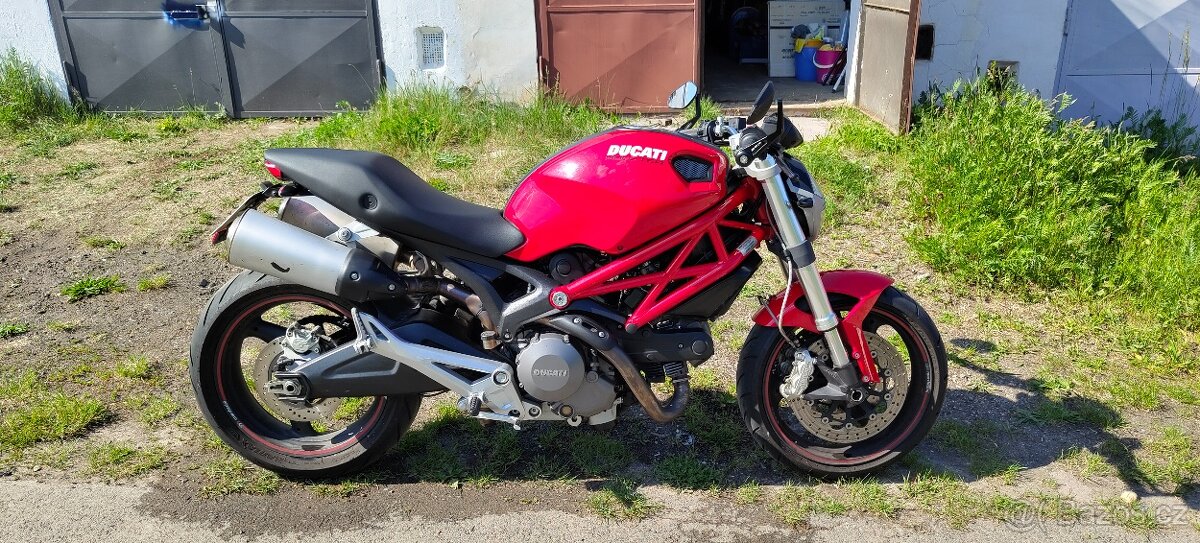 Ducati Monster 696 - 2