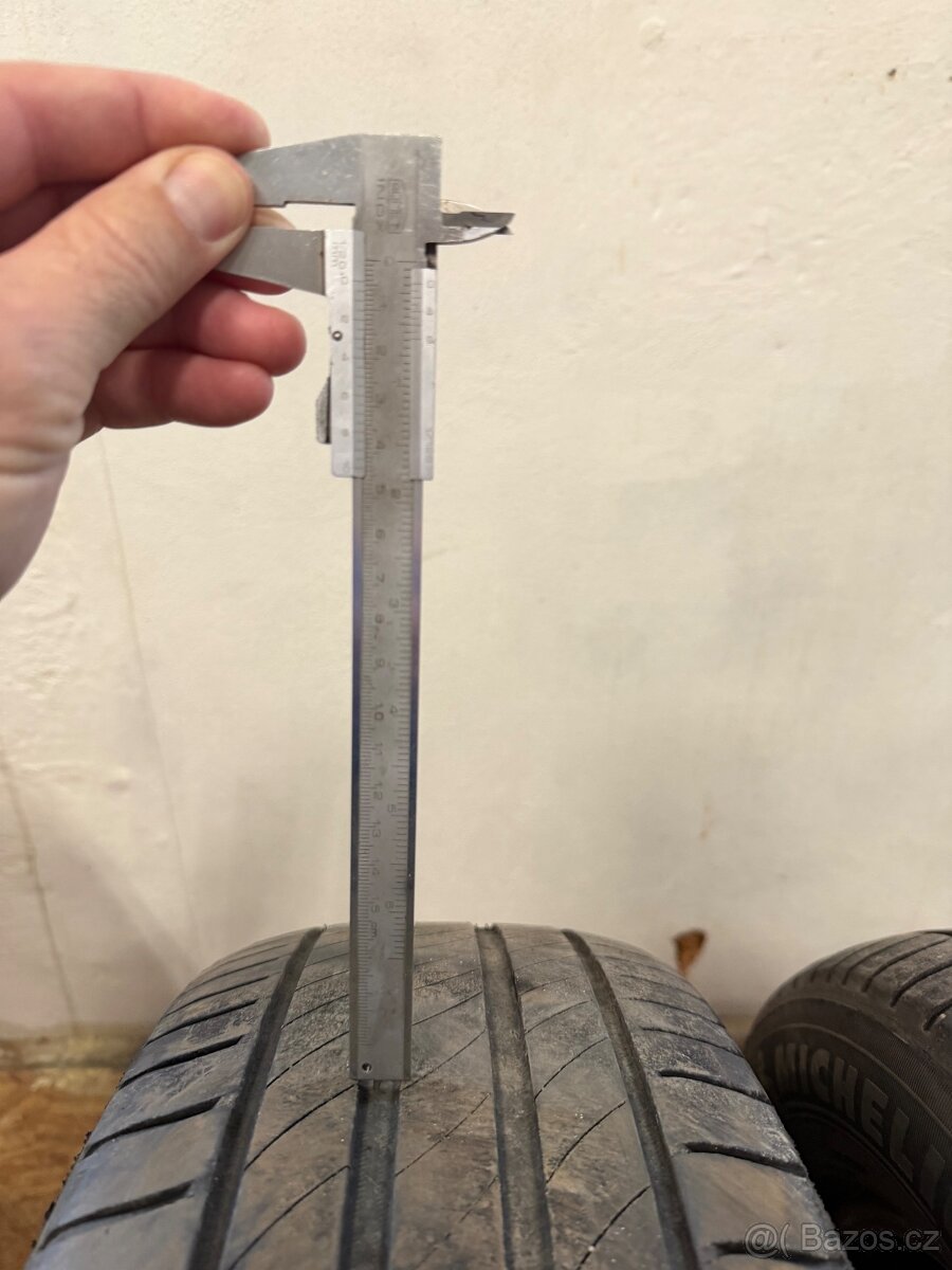 Prodám pneu Michelin 215/60r16 - 2