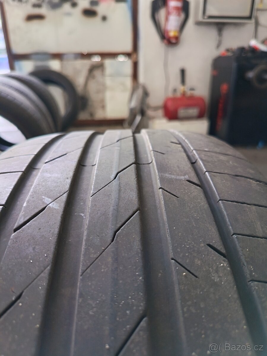 Pneu 235/45r20 100v - 2