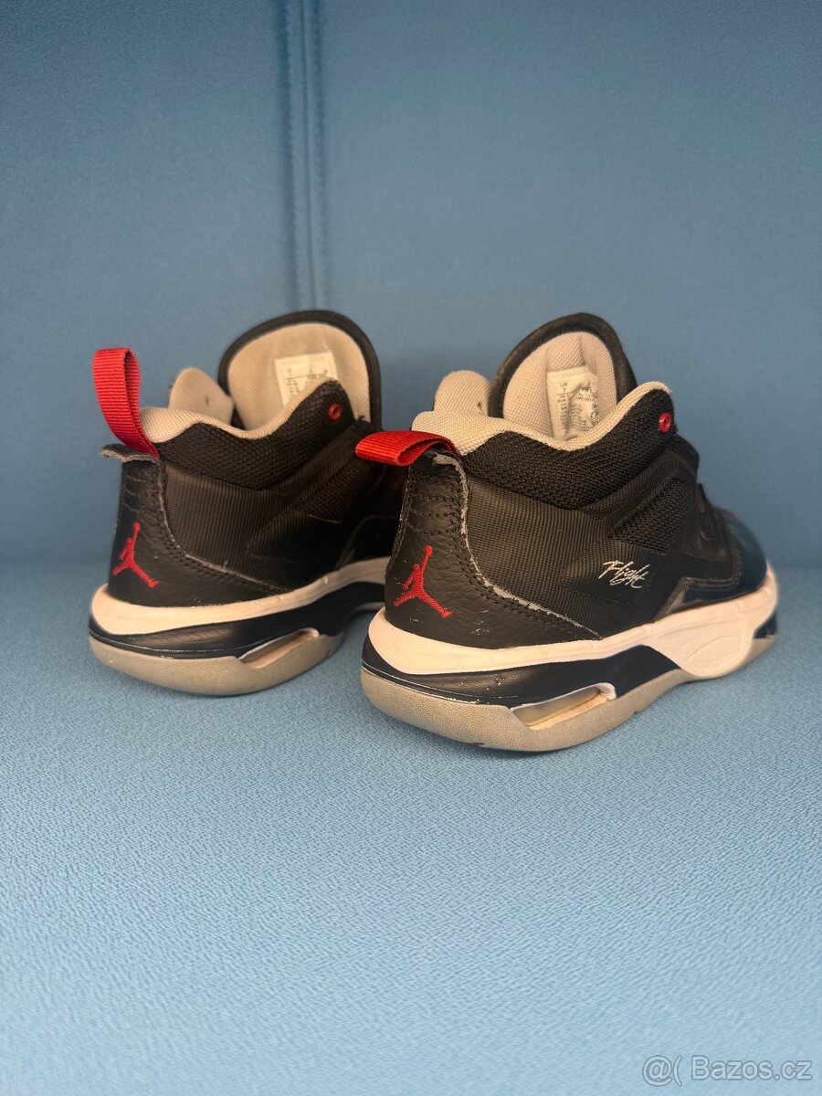 Jordan Loyal 3 - 2