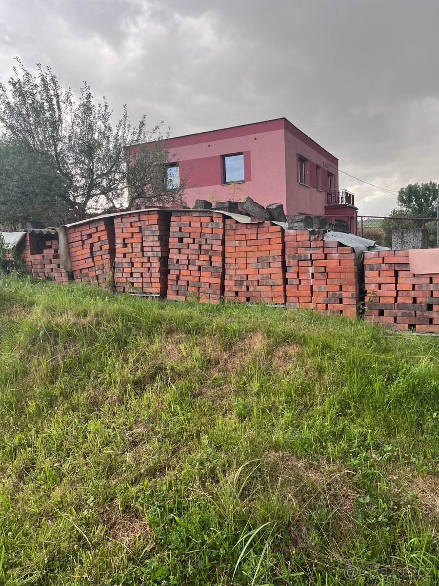 Prodám staré cihly - 2