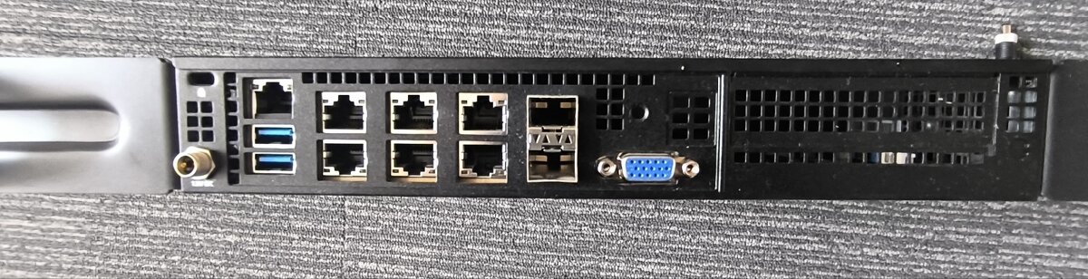 Supermicro E300-8 - 2