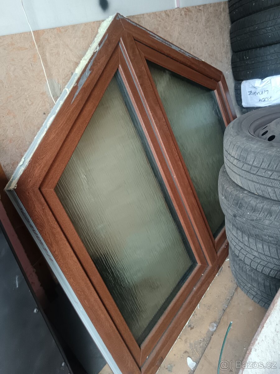 Atyp okna do štítu nebo pro vikýř zánovní. - 2
