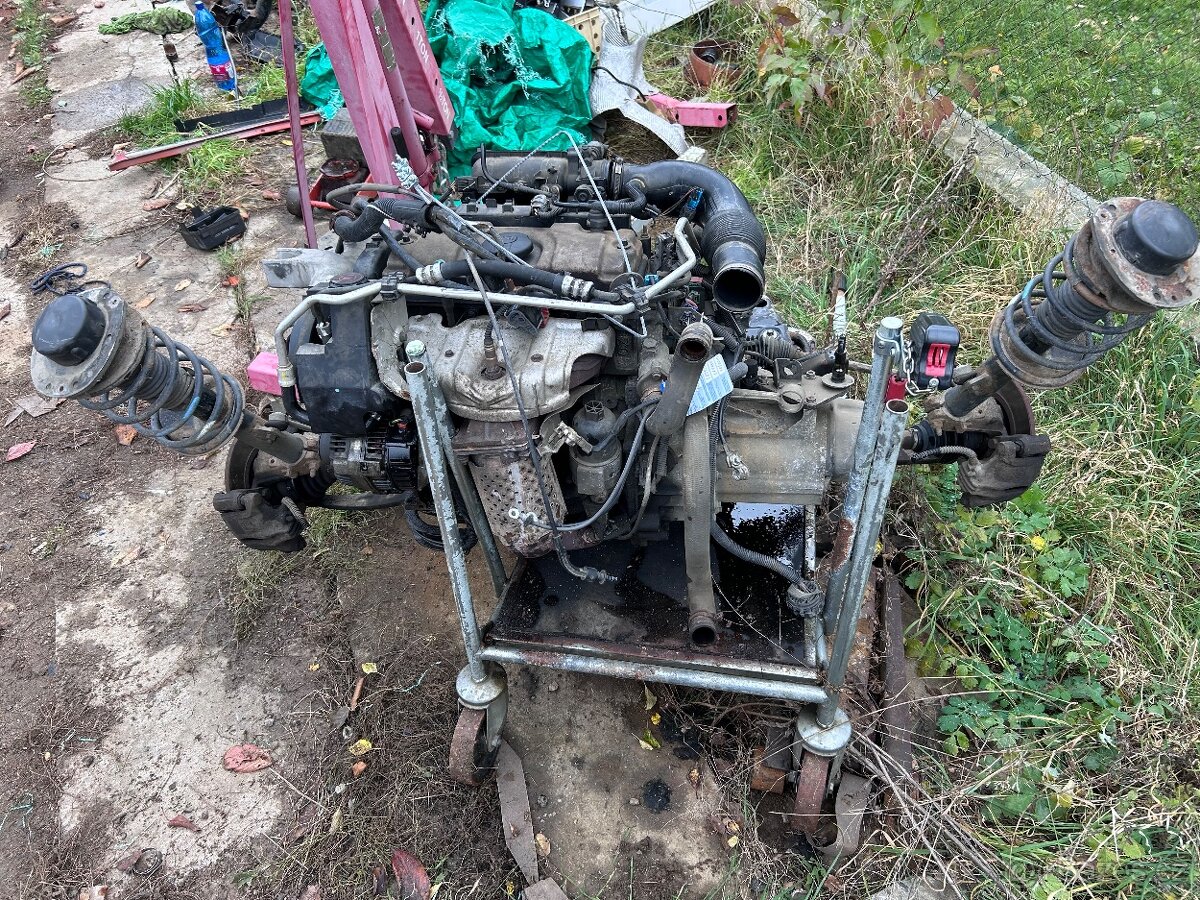 Motor peugeot 206 1.2i 44kw r.v.2000 - 2