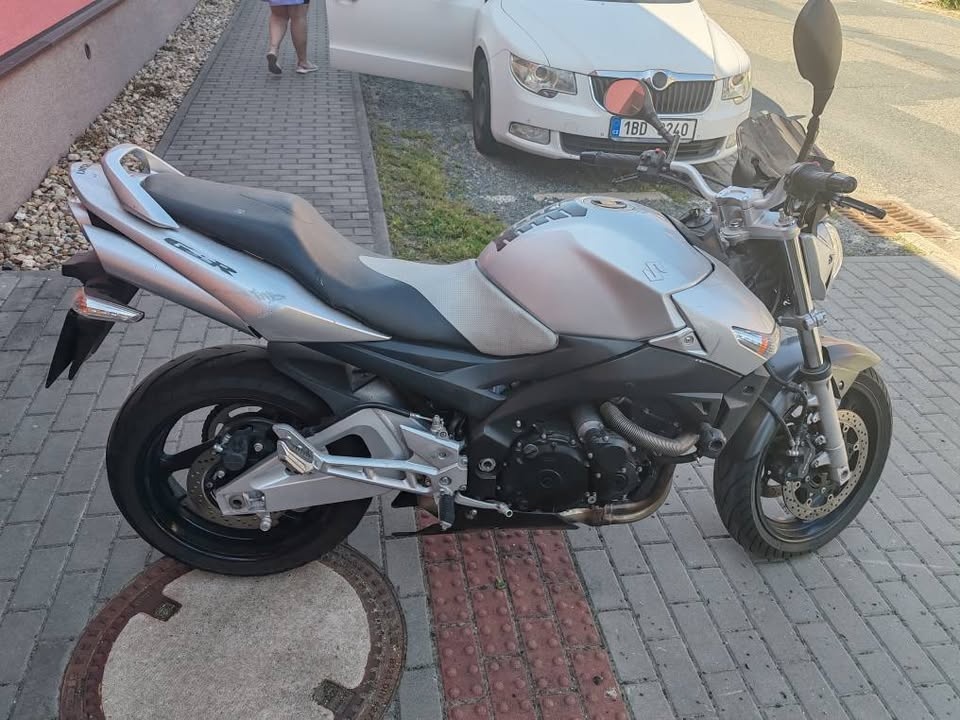Suzuki GSR 600 - 2