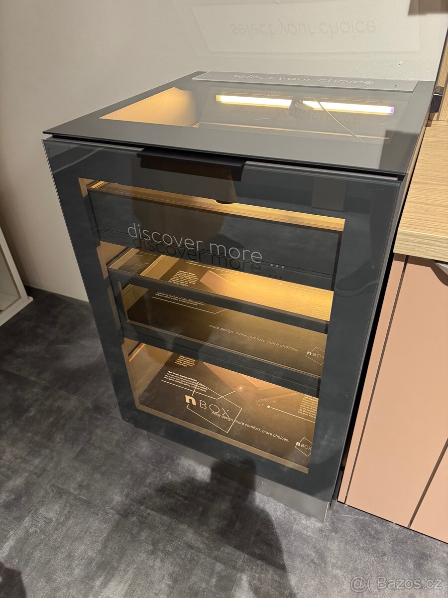 skříňka prosklená se šuplíky - 2