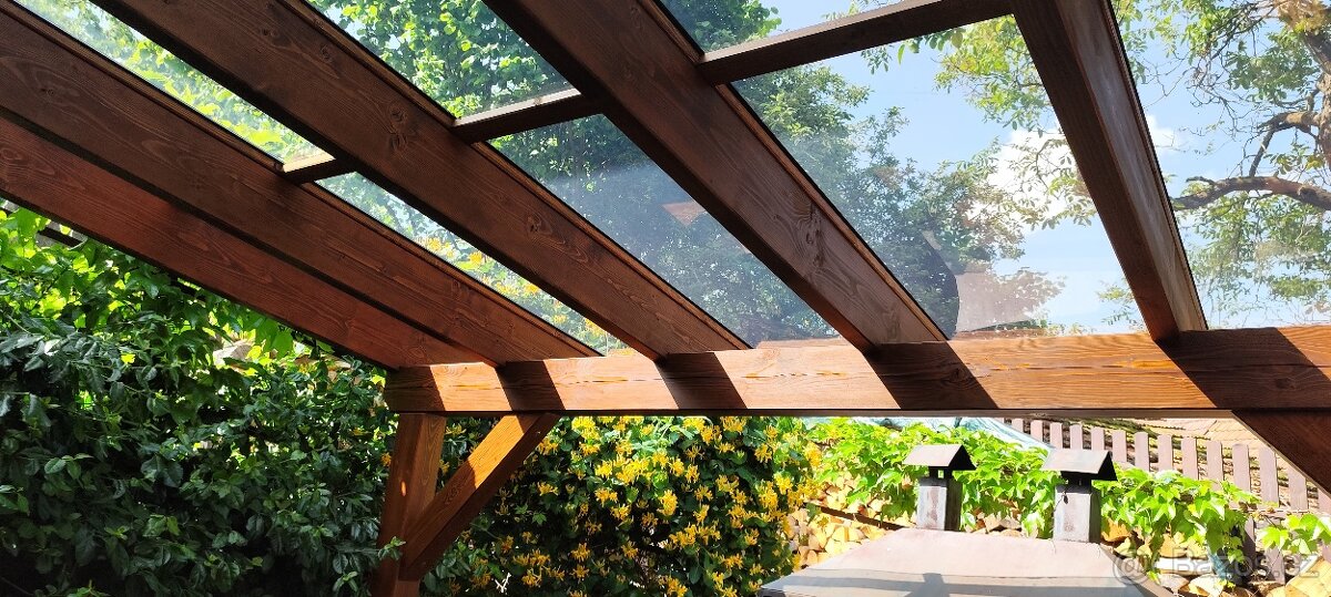 PLNÝ POLYKARBONÁT NA PERGOLU NEBO SKLENÍK - 2