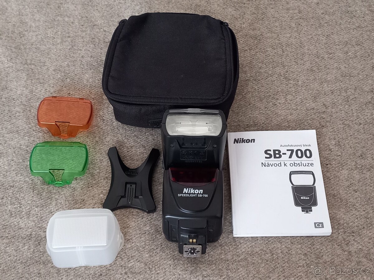 Blesk Nikon speedlight SB-700 - 2
