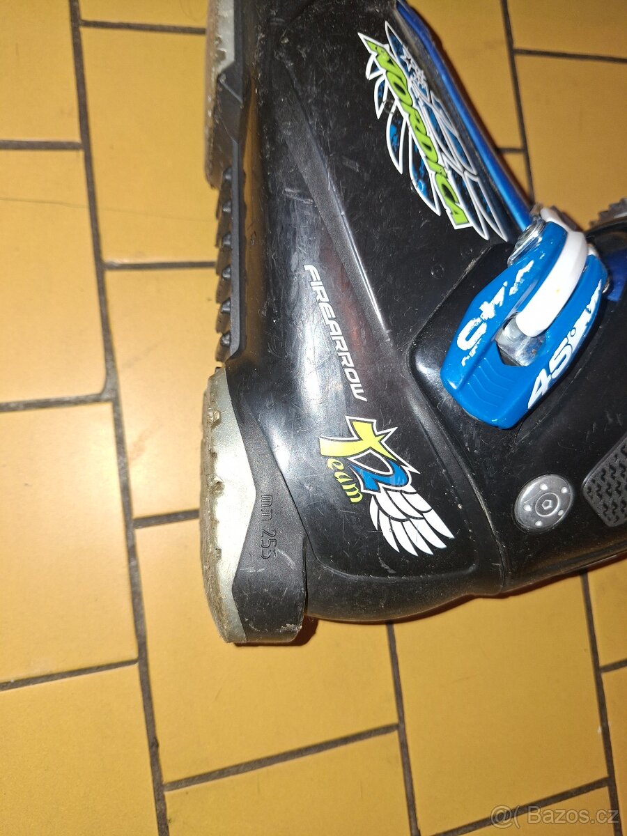 Prodám dětské lyže Nordica + lyžáky . - 2