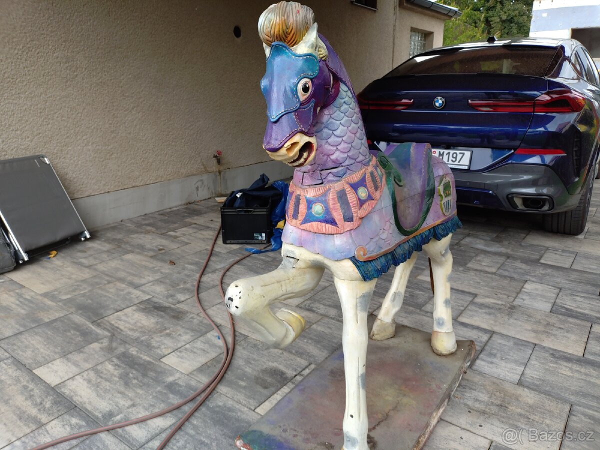 Vyřezavaný kůň - 2