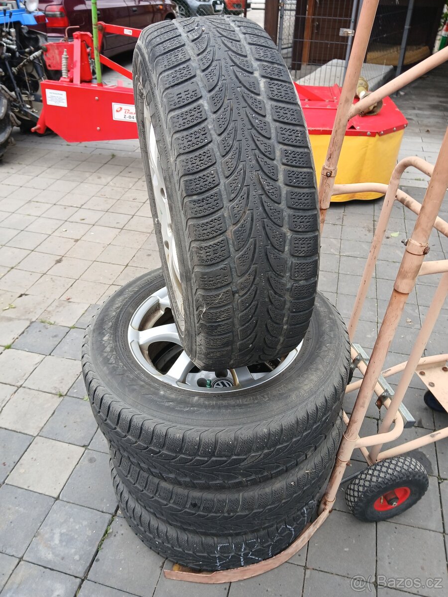 Vw tiguan 215/65 R16 - 2