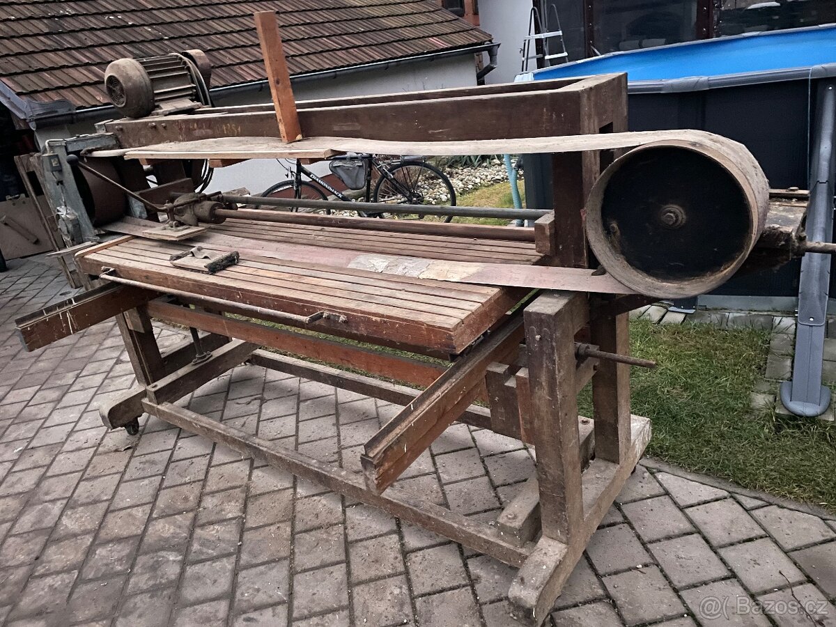 Úzkopásová bruska - 2