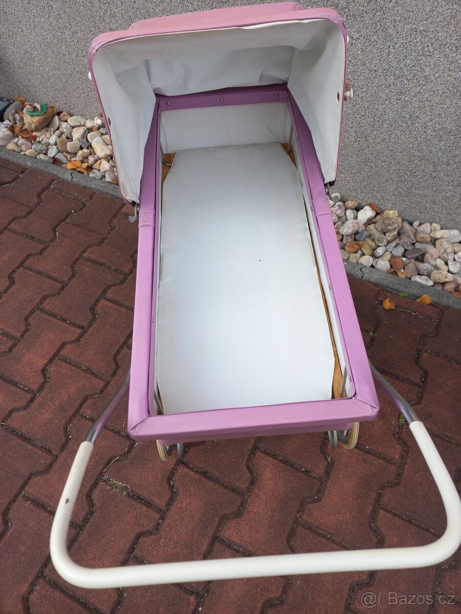 Retro růžový kočárek pro panenky - 2