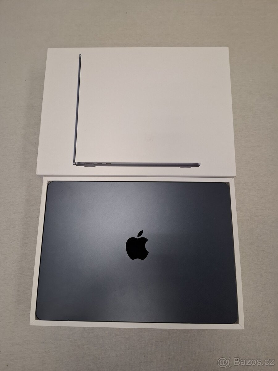 Macbook Air 13 palců M2 chip 8 GB RAM 256 SSD - 2