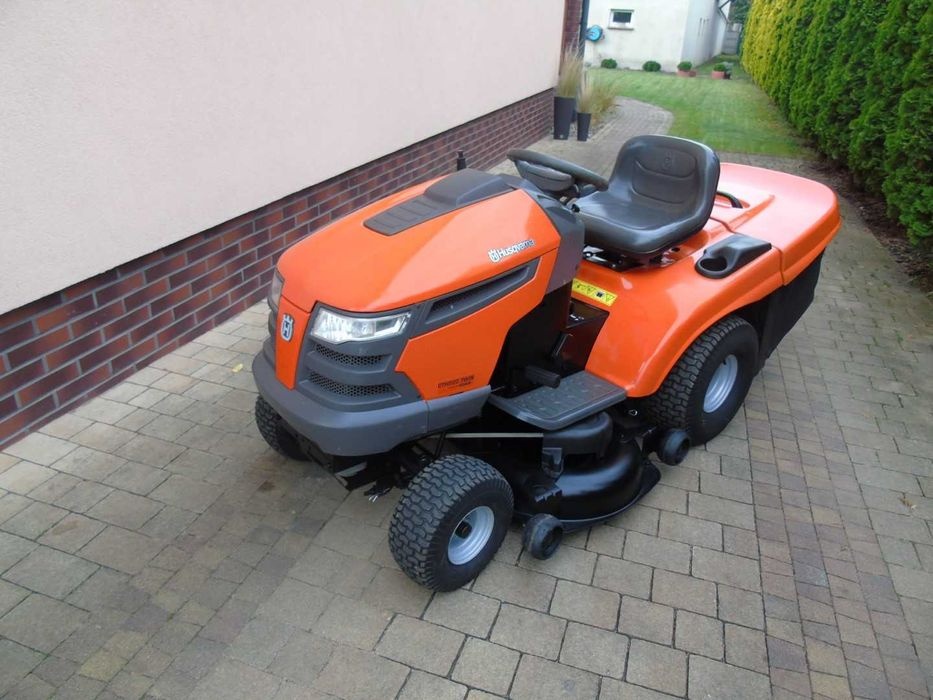 Zahradni traktor Husgvarna cth220 - 2