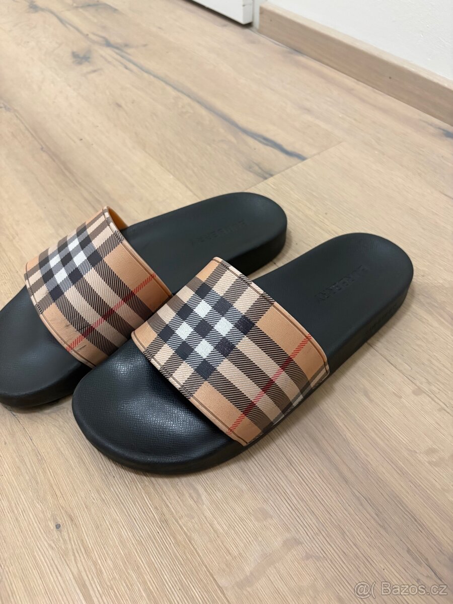 Burberry slides - 2