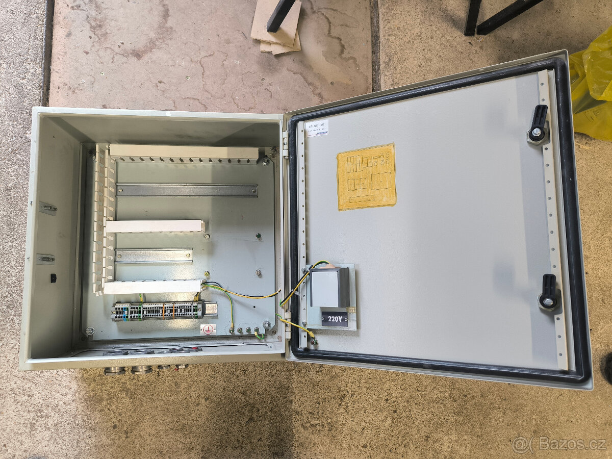 Kovový rozvaděč Schrack - 2