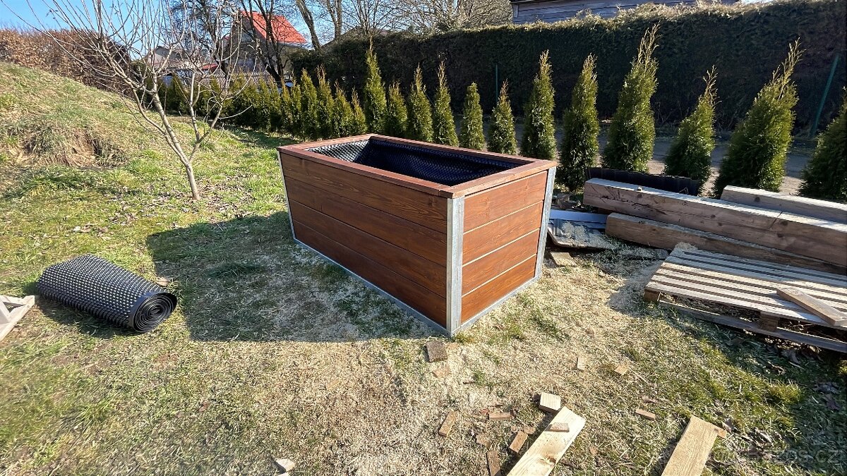 Vyvýšený záhon kov/dřevo - 2