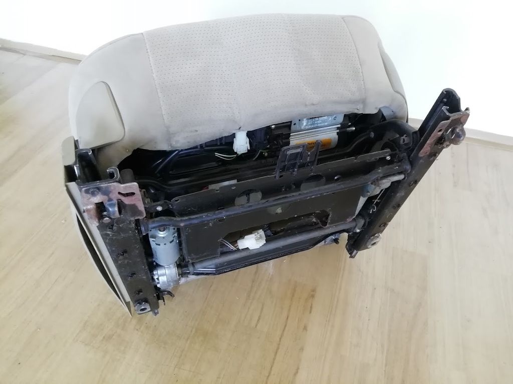 BMW E32, E34 - sedačka v elektrice - 2