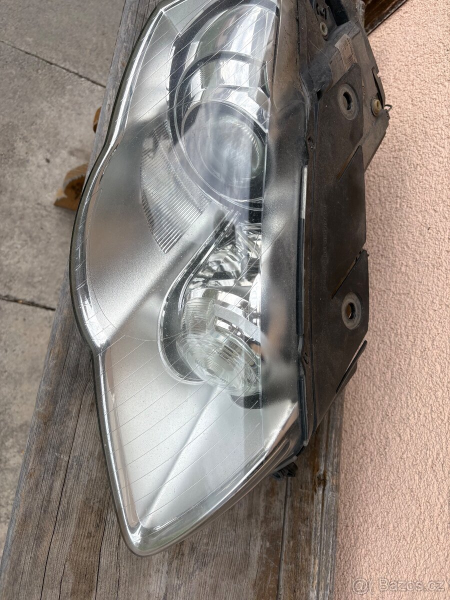Passat B6 pravý xenon - světlo 3C0941752D - 2