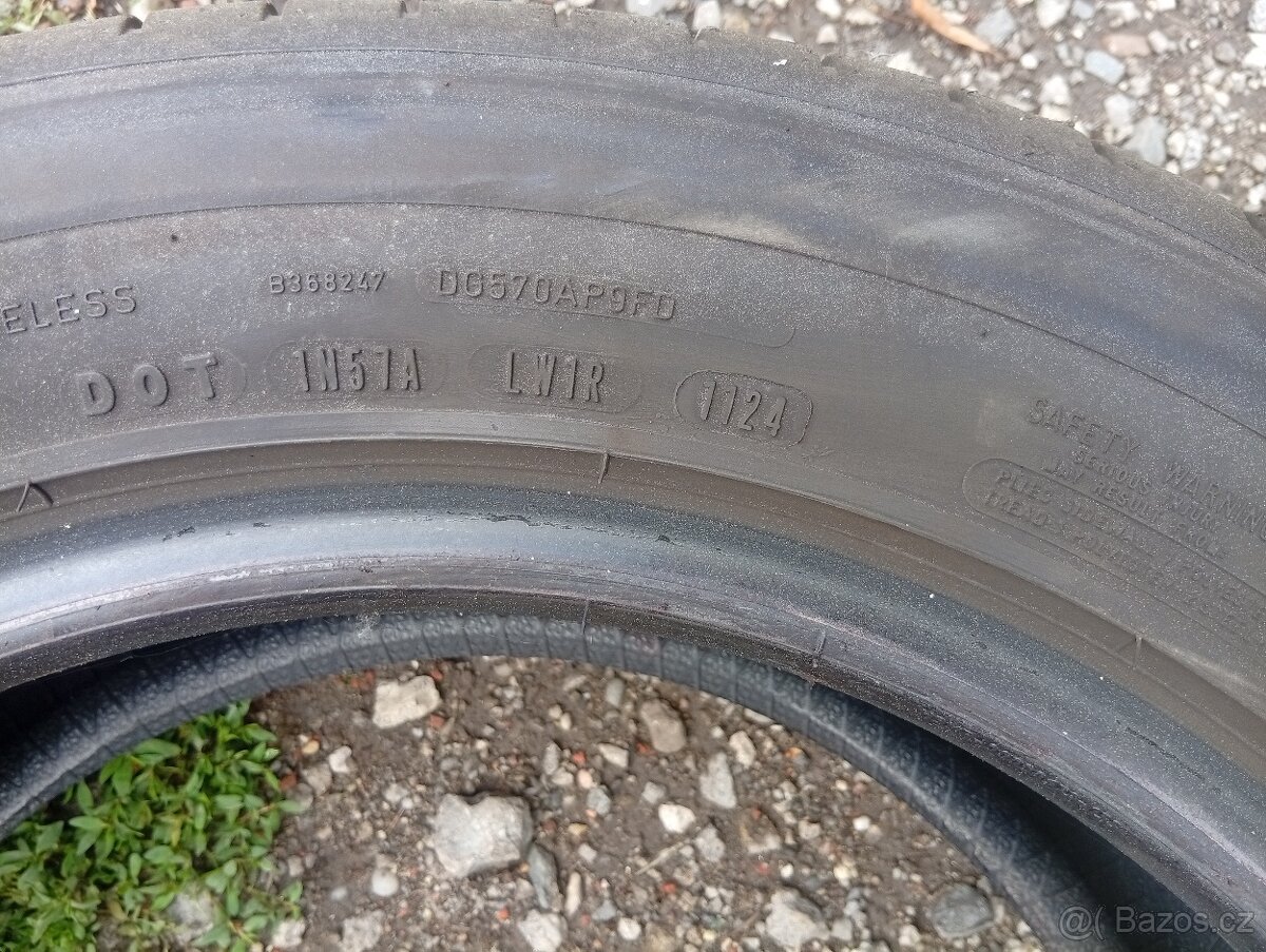 Dunlop letní 235/55 r17 - 2