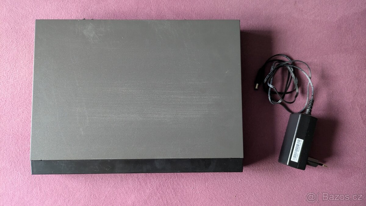 HikVision NVR + 3 TB disk - 2