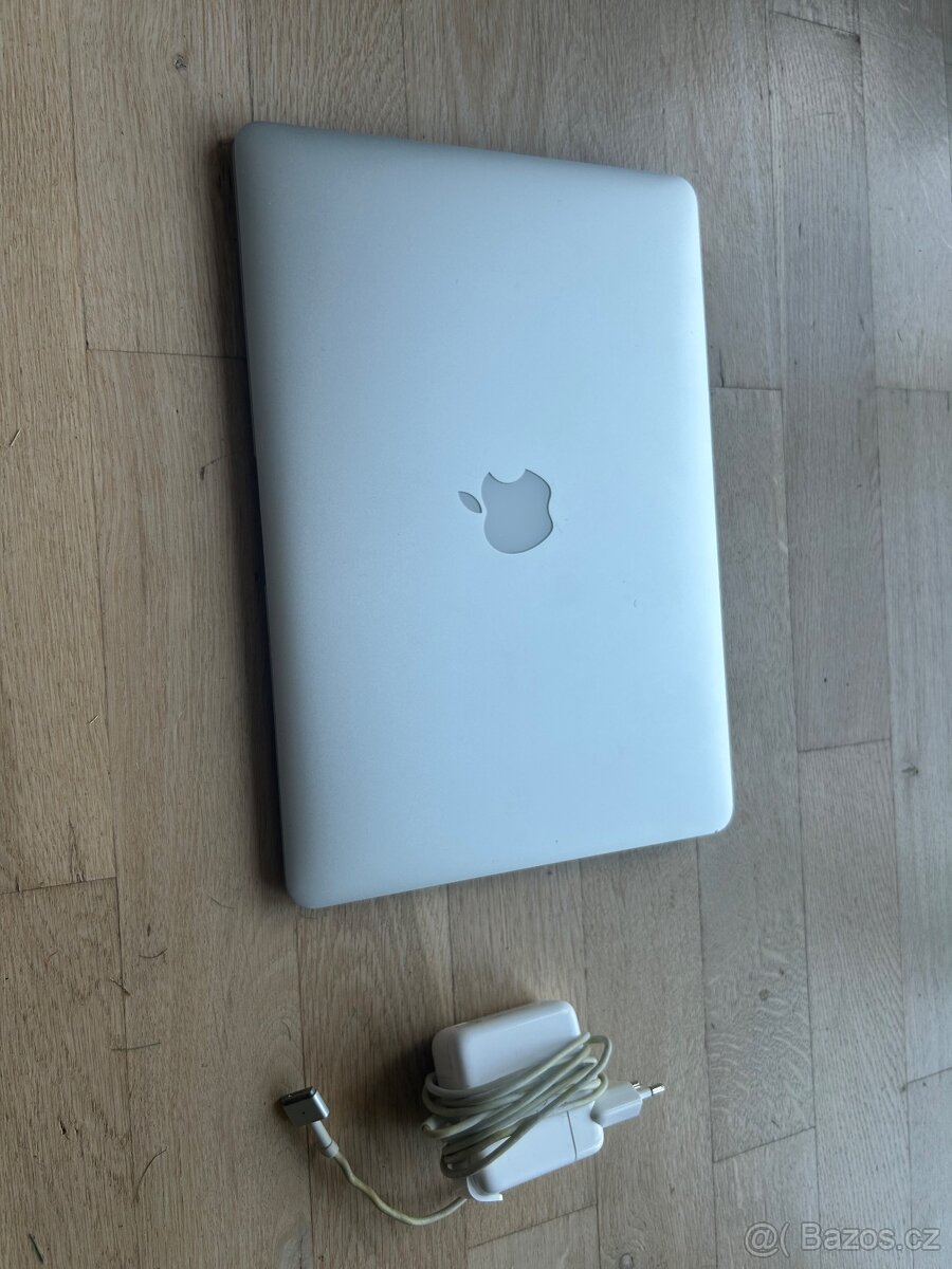 Mac book AIR 13,3" A1466 z roku 2017 - 2