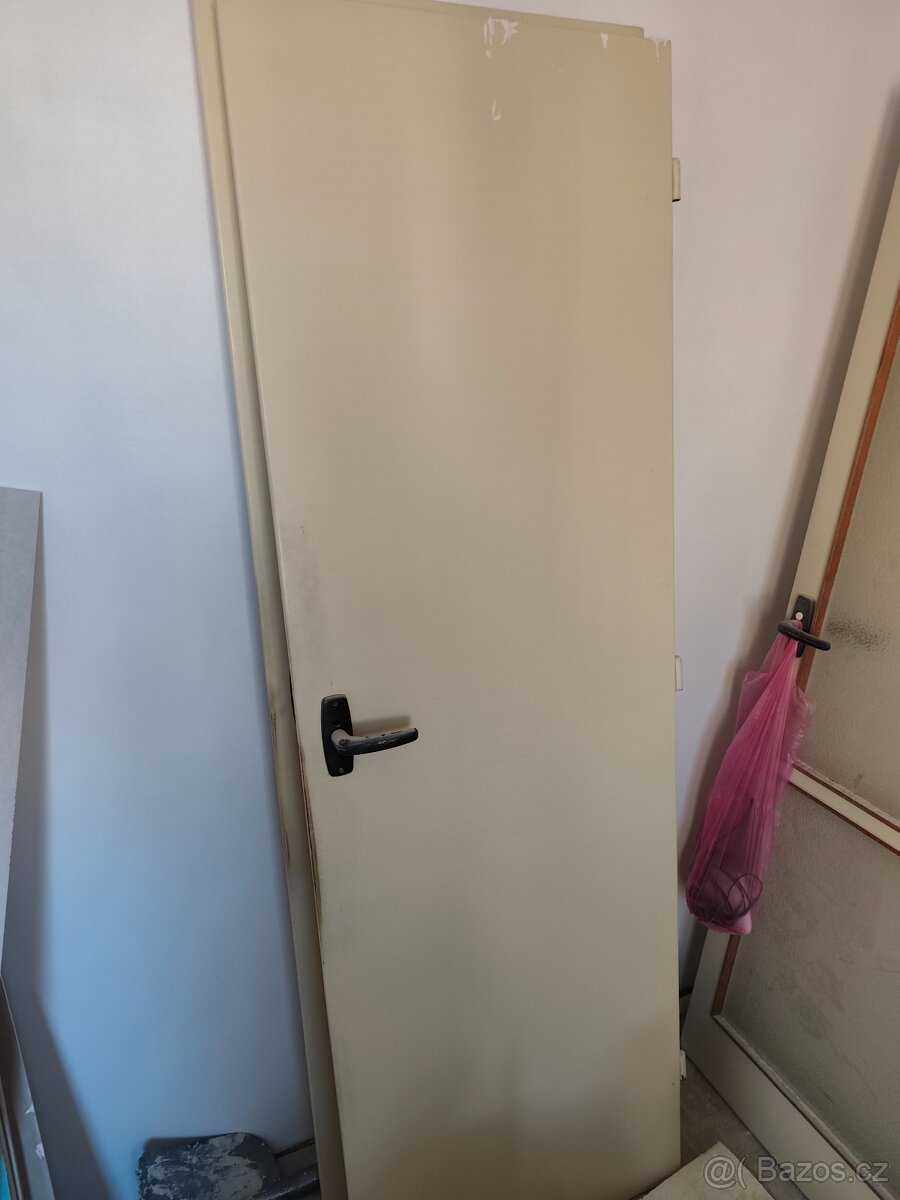 Dveře interiérové. Daruji za odvoz. - 2