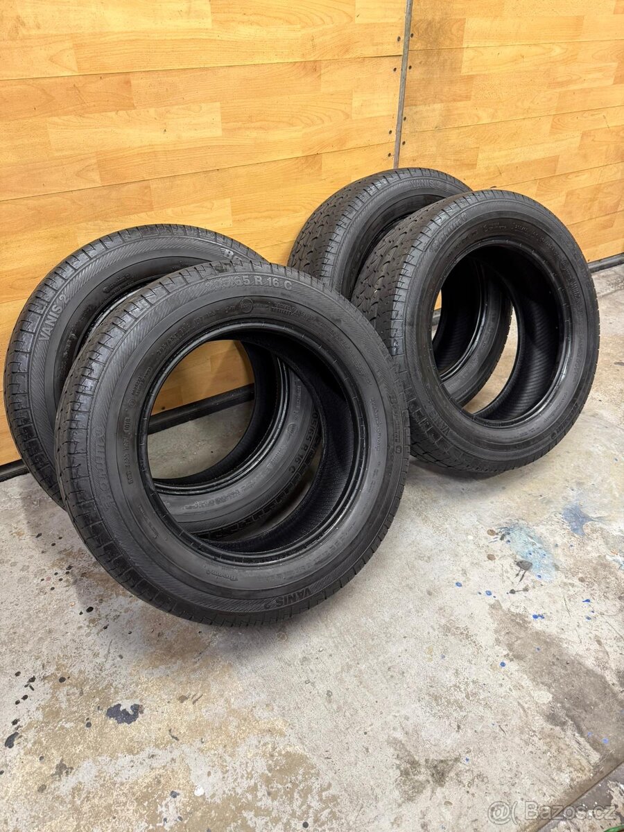 Letní pneu 205/65/16C - 2