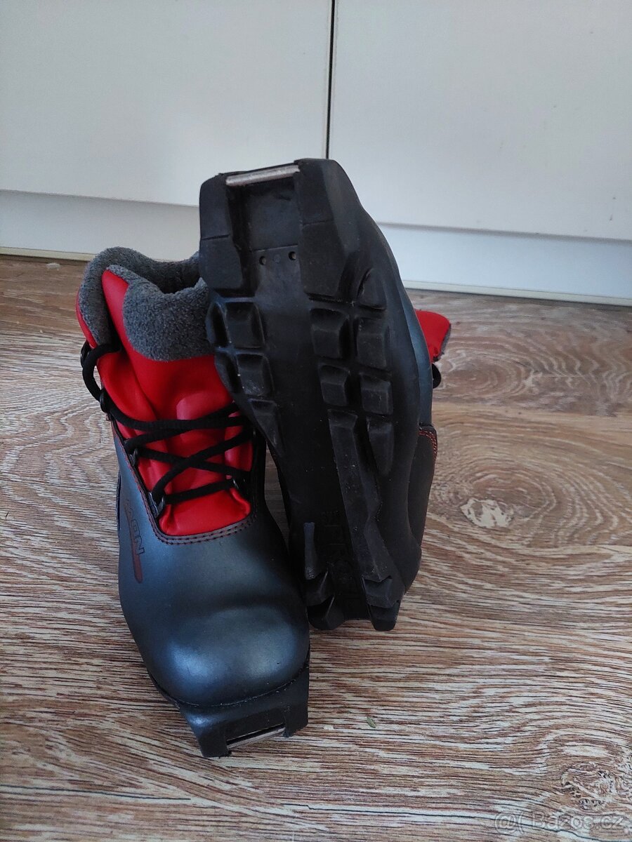 Prodám dětské boty na běžky Salomon sns velikost 33. - 2