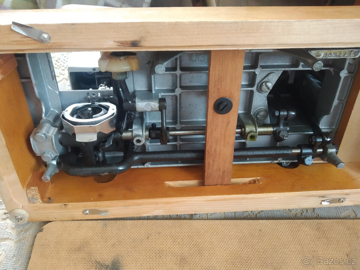 Šicí stroj Podolsk na opravu - 2